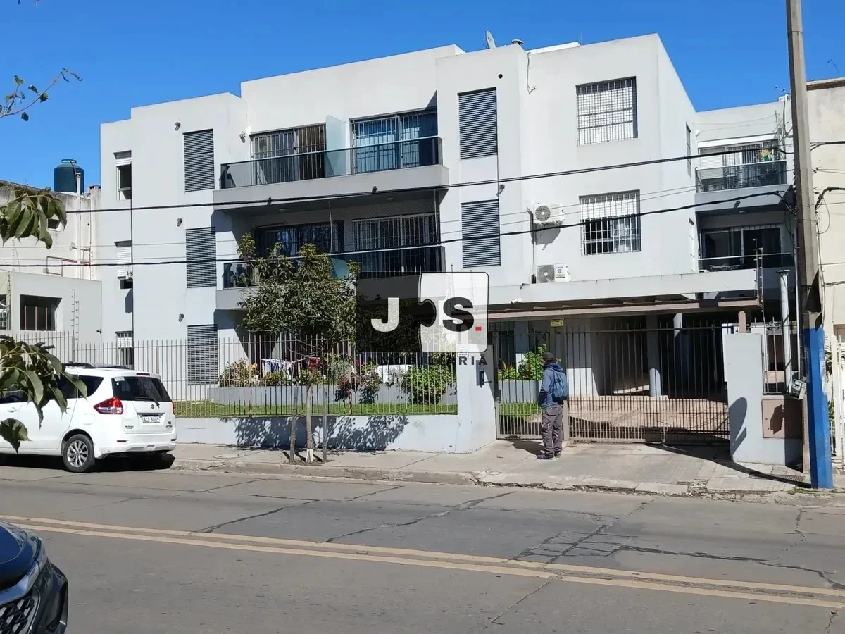 Alquiler de apartamento de 2 dormitorios en Sayago c/cochera - Imagen 1