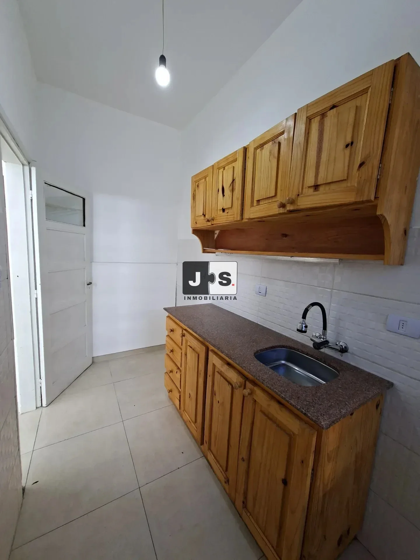 Alquilo Apartamento tipo casa 2 dormitorios sin gastos comunes Brazo Oriental - Imagen 1