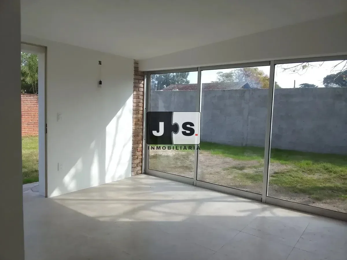 Alquilo Casa a estrenar 2 dormitorios y 2 baños con cochera en Solymar - Imagen 3