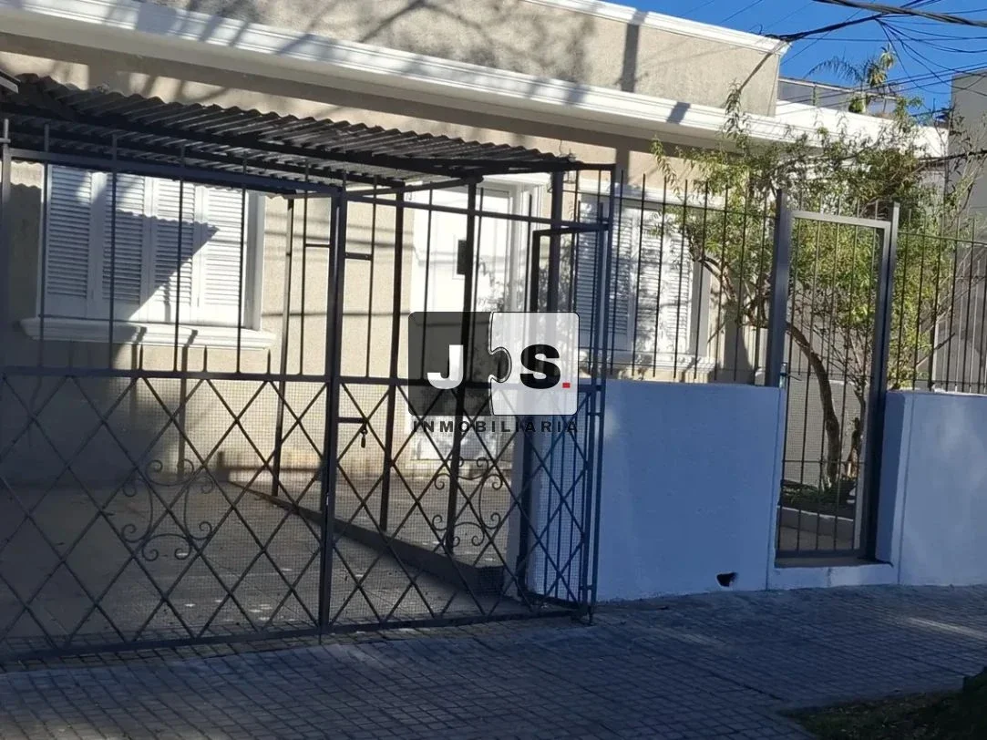 Alquilo Casa PH 2 dormitorios con garaje en Buceo - Imagen 1