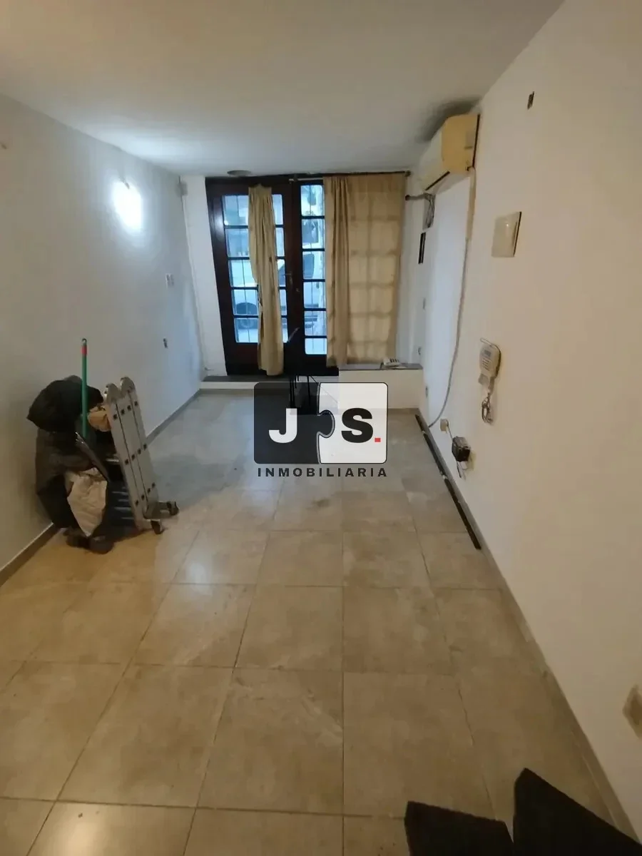 Alquilo Casa triplex 1 o 2 dormitorios Cordón - Imagen 1