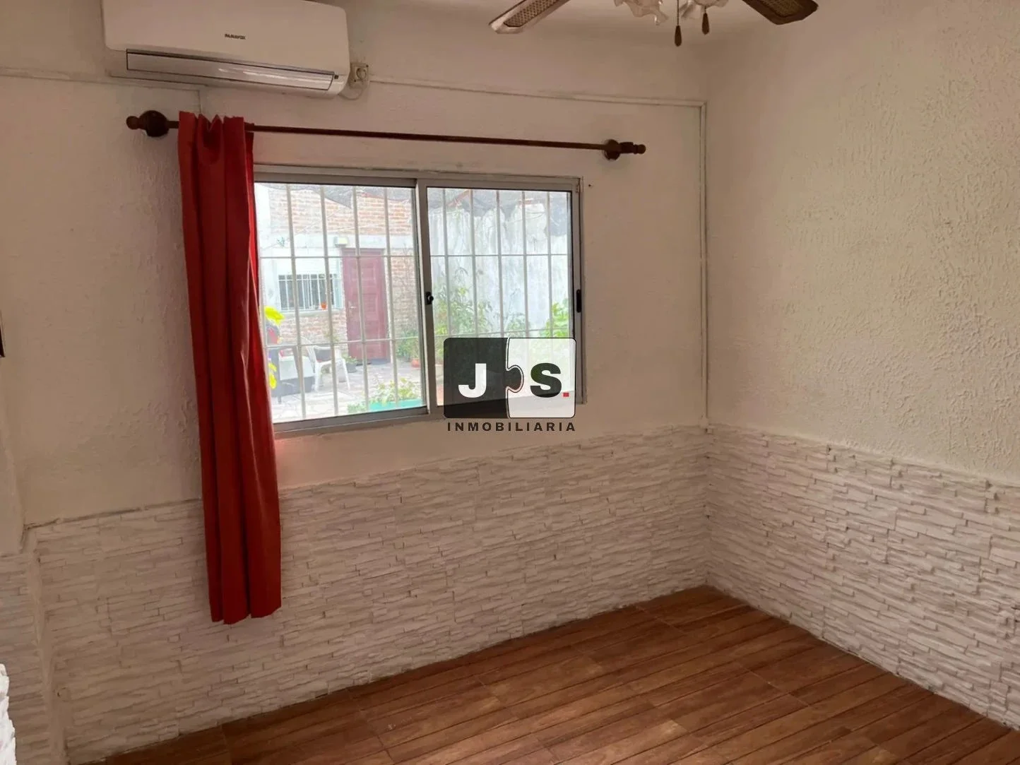 Alquilo casa de 2 dormitorios c/patio  Barrio Atahualpa - Imagen 5
