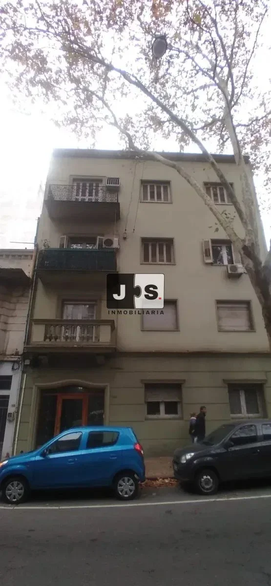 Alquilo apartamento 1 dormitorio con patio Centro - Imagen 1