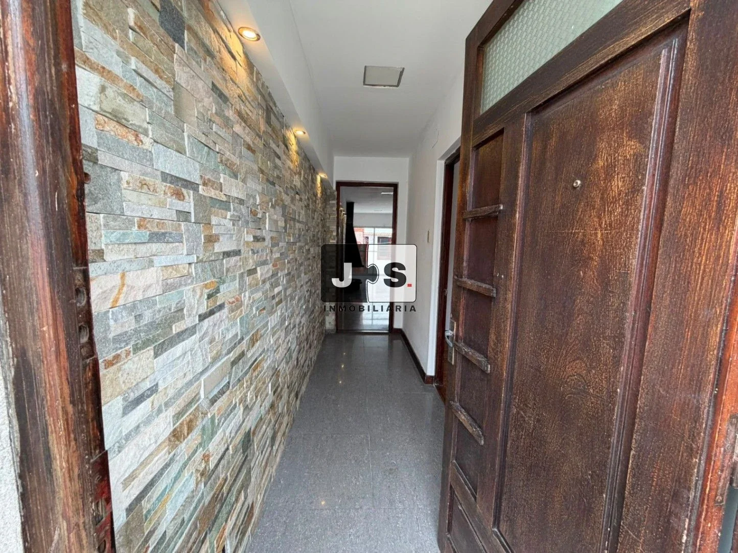 Alquiler de casa de 3 dormitorios en Mercado Modelo - Imagen 1