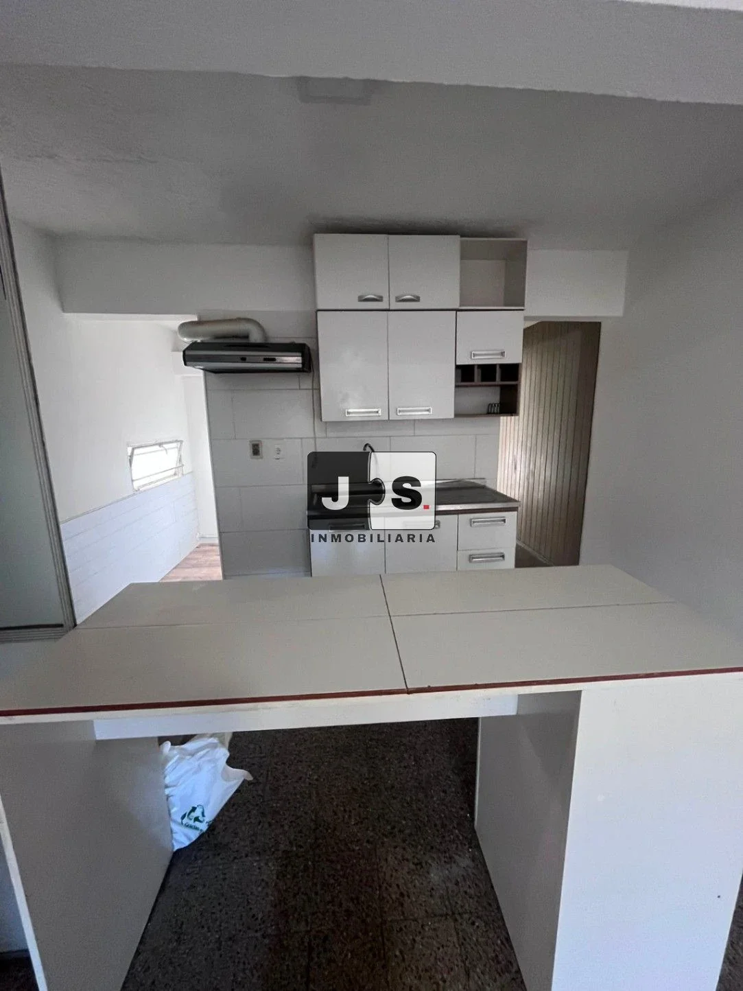 Alquilo Apartamento 2 dormitorios con patio en el Centro - Imagen 4