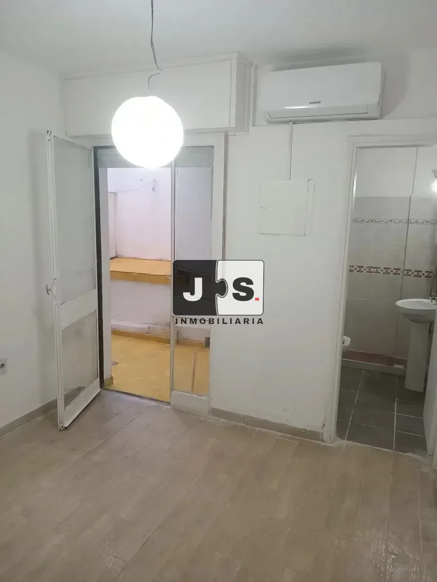 Alquilo Apartamento 1 dormitorio 2 baños Centro - Imagen 4