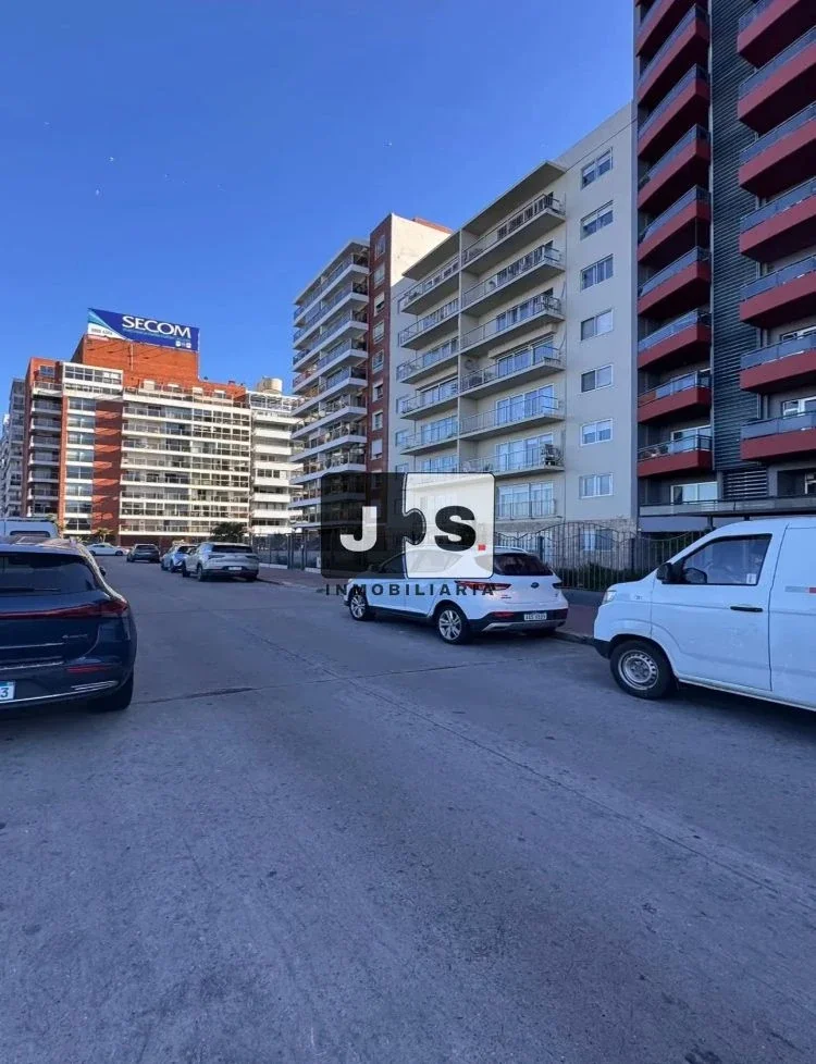 Apartamento en alquiler en Malvin - Imagen 2