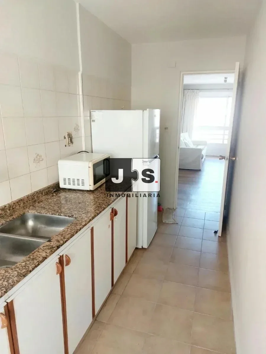 Alquilo apartamento 2 dormitorios Barrio Pocitos - Imagen 2