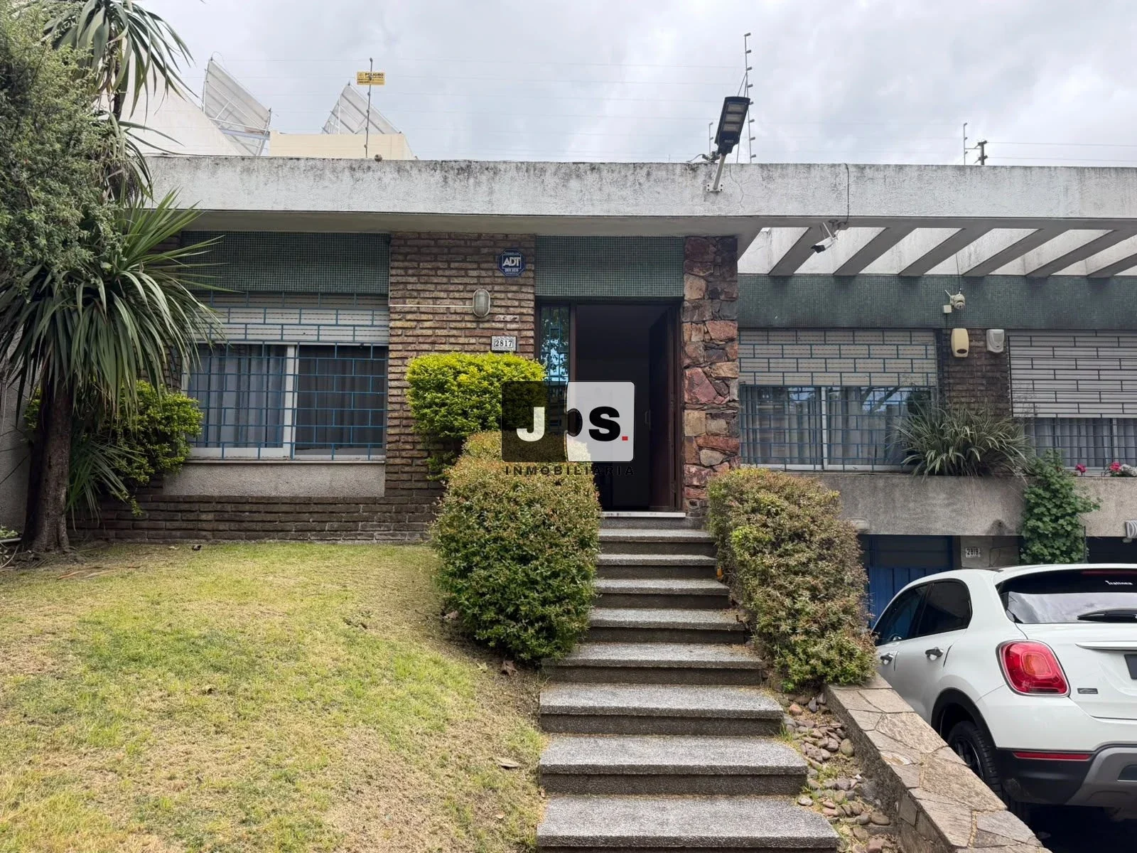 Casa PH en venta en La Blanqueada | 4 dormitorios, jardín, patio y garaje - Imagen 1