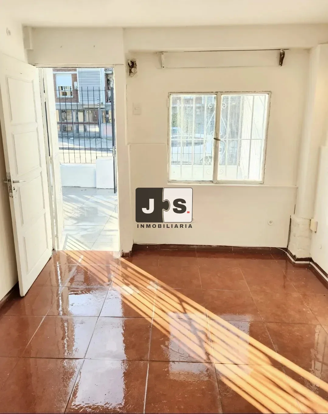 Alquilo casa 1 dormitorio con lugar para auto La Blanqueada - Imagen 4