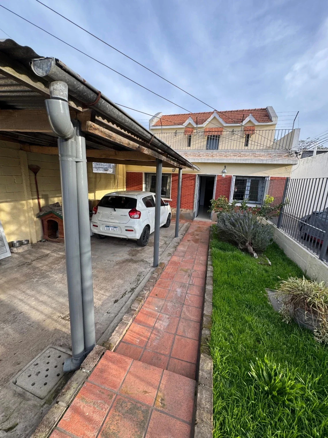 Casa en venta c/ cochera en Jardines Hipódromo - Imagen 1