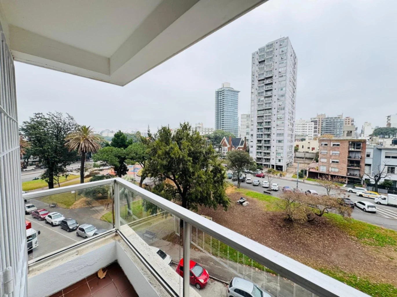 Apartamento en alquiler c/ cochera en Pocitos - Imagen 2