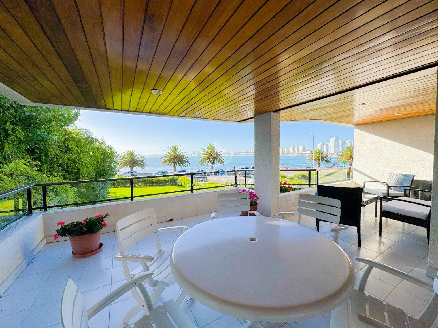 Venta apartamento 4 dormitorios y servicio Punta del Este Amarras del Sol - Imagen 3