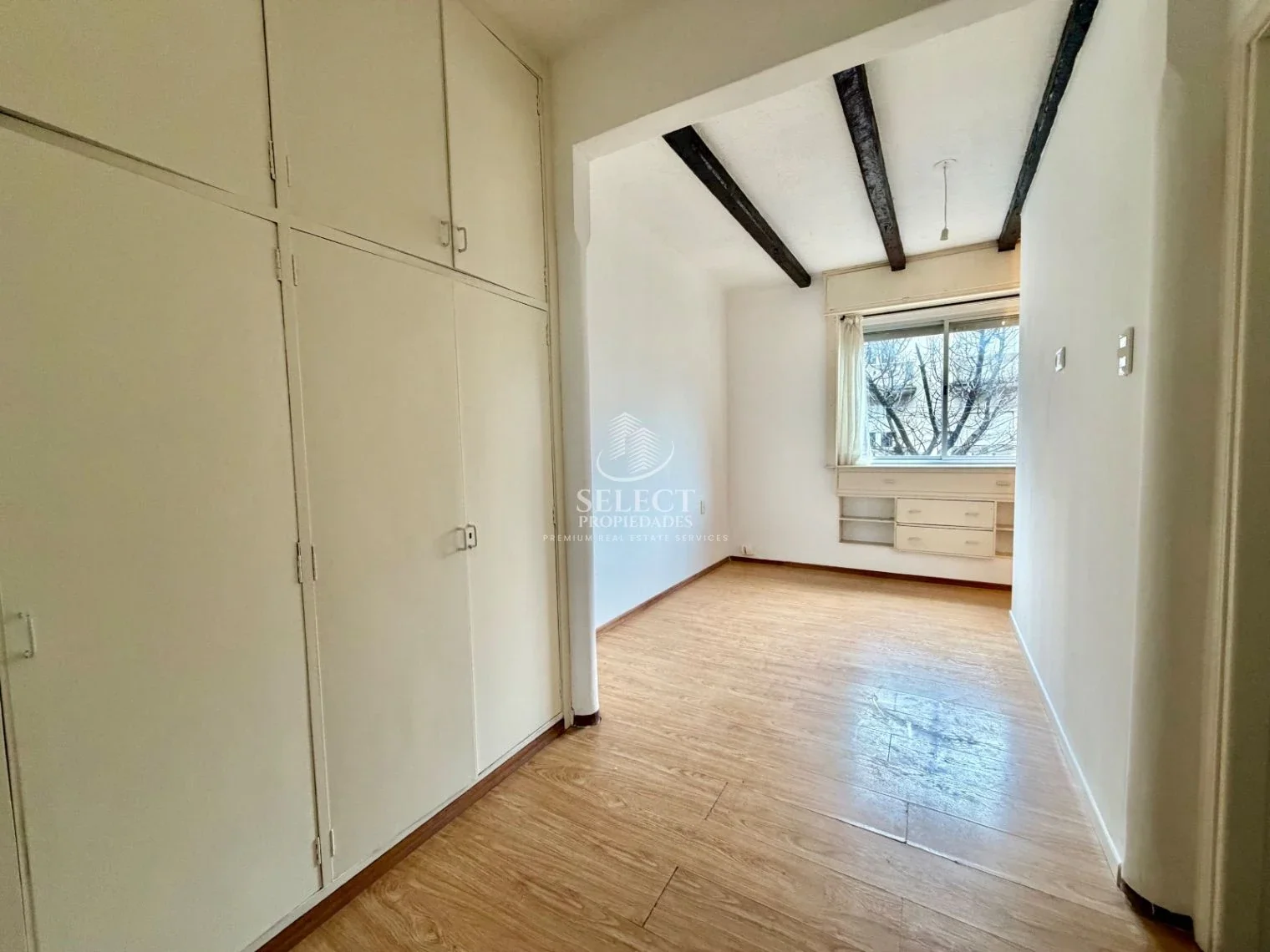 Alquiler apartamento monoambiente con división y Patio Pocitos - Imagen 3