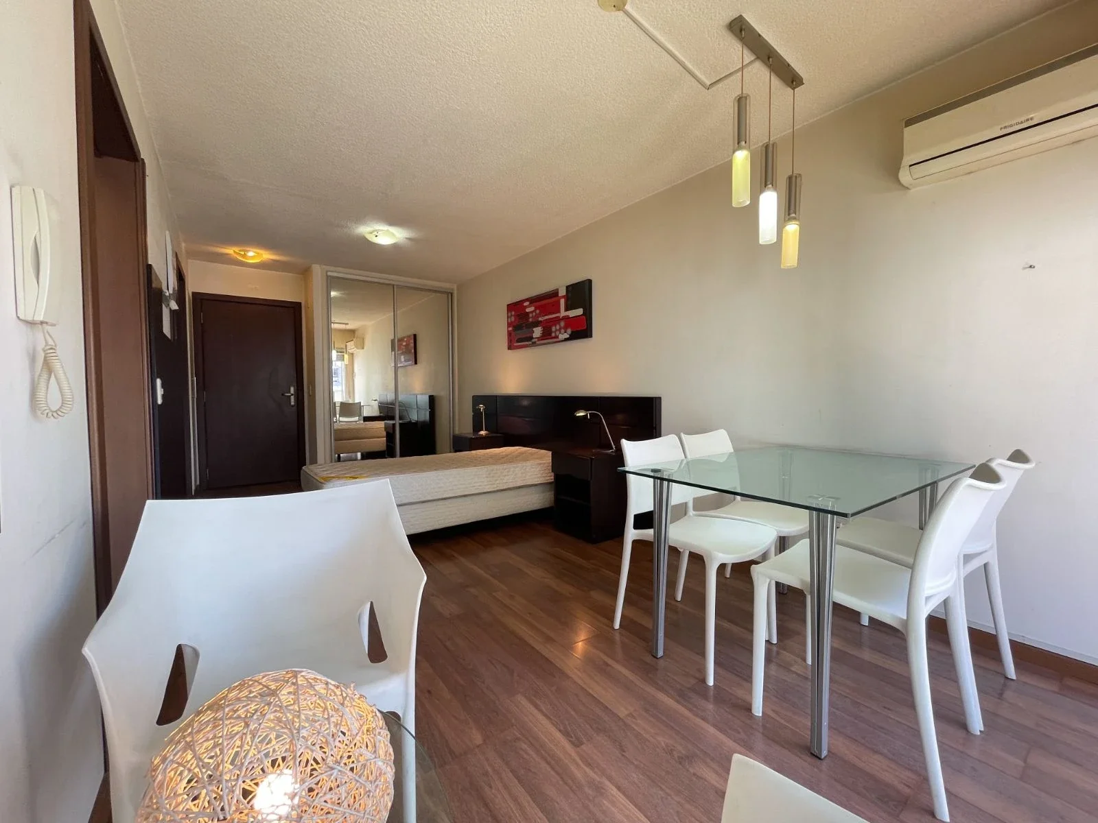 Alquiler amplio Monoambiente con muebles Pocitos - Imagen 1