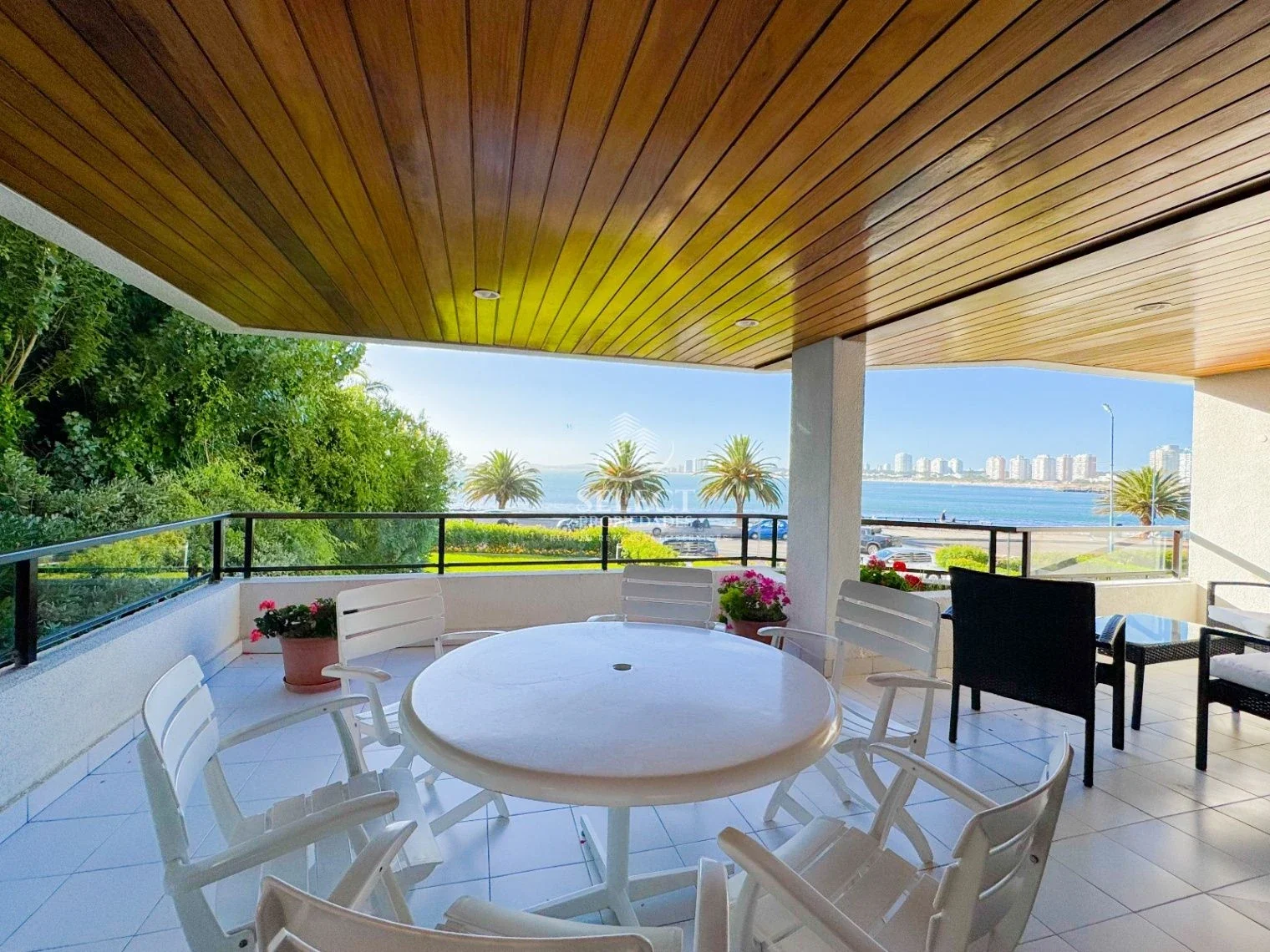 Venta apartamento 4 dormitorios y servicio Punta del Este Amarras del Sol - Imagen 1