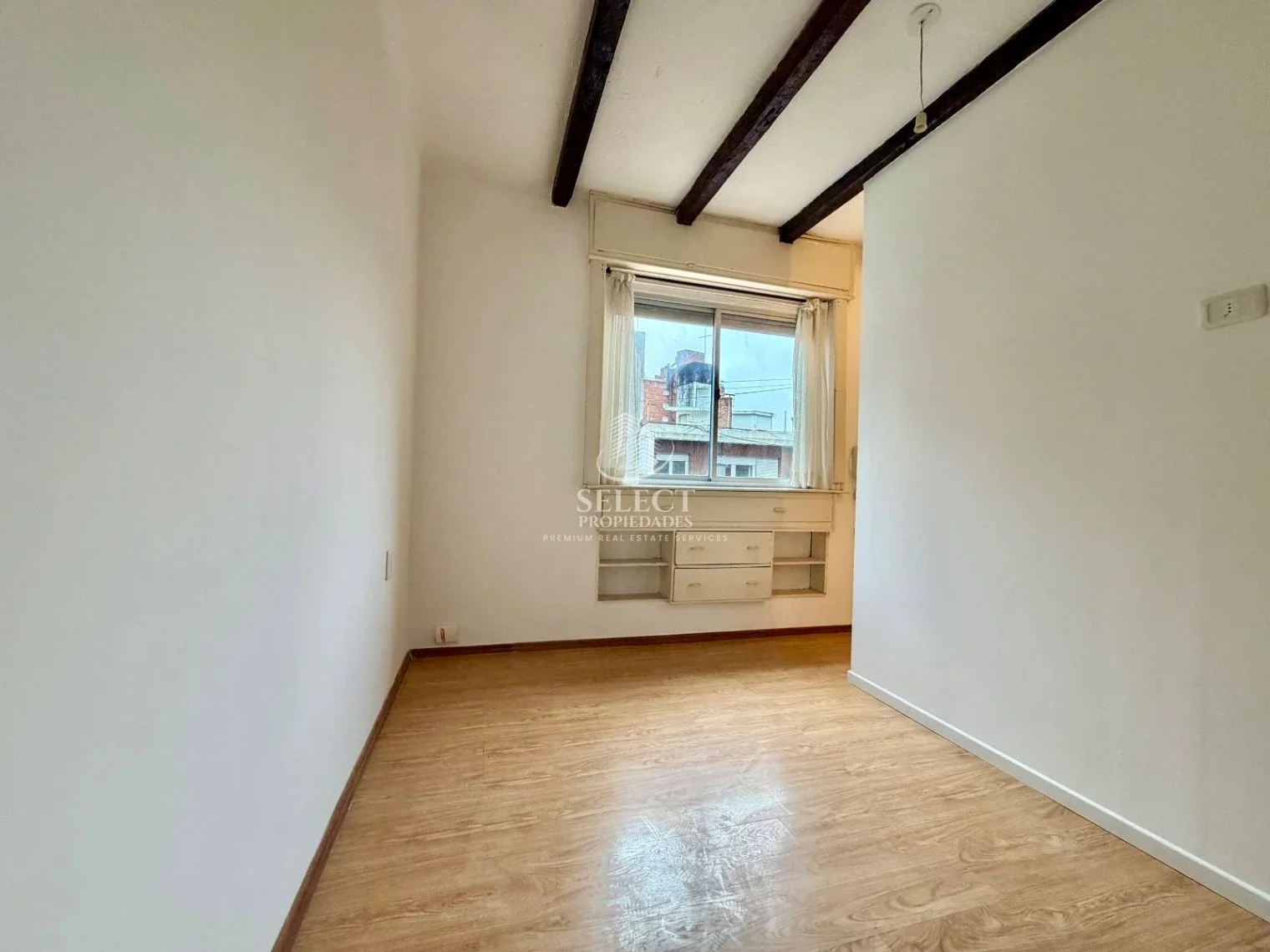 Alquiler apartamento monoambiente con división y Patio Pocitos - Imagen 4