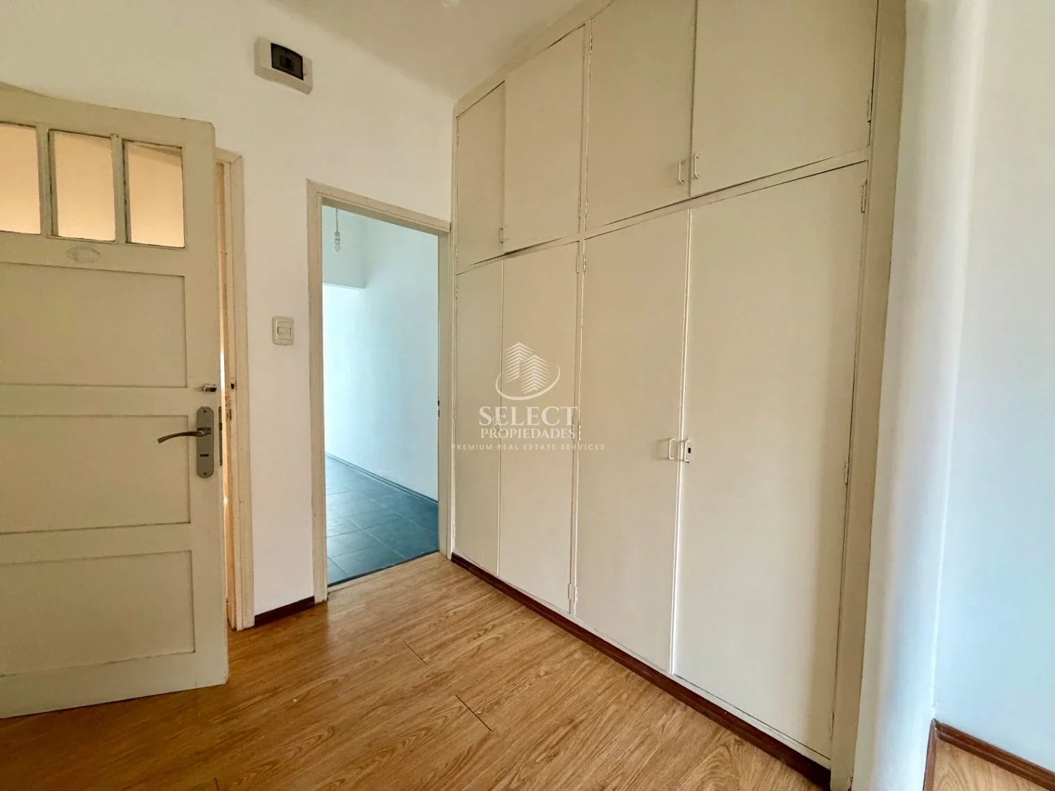 Alquiler apartamento monoambiente con división y Patio Pocitos - Imagen 2