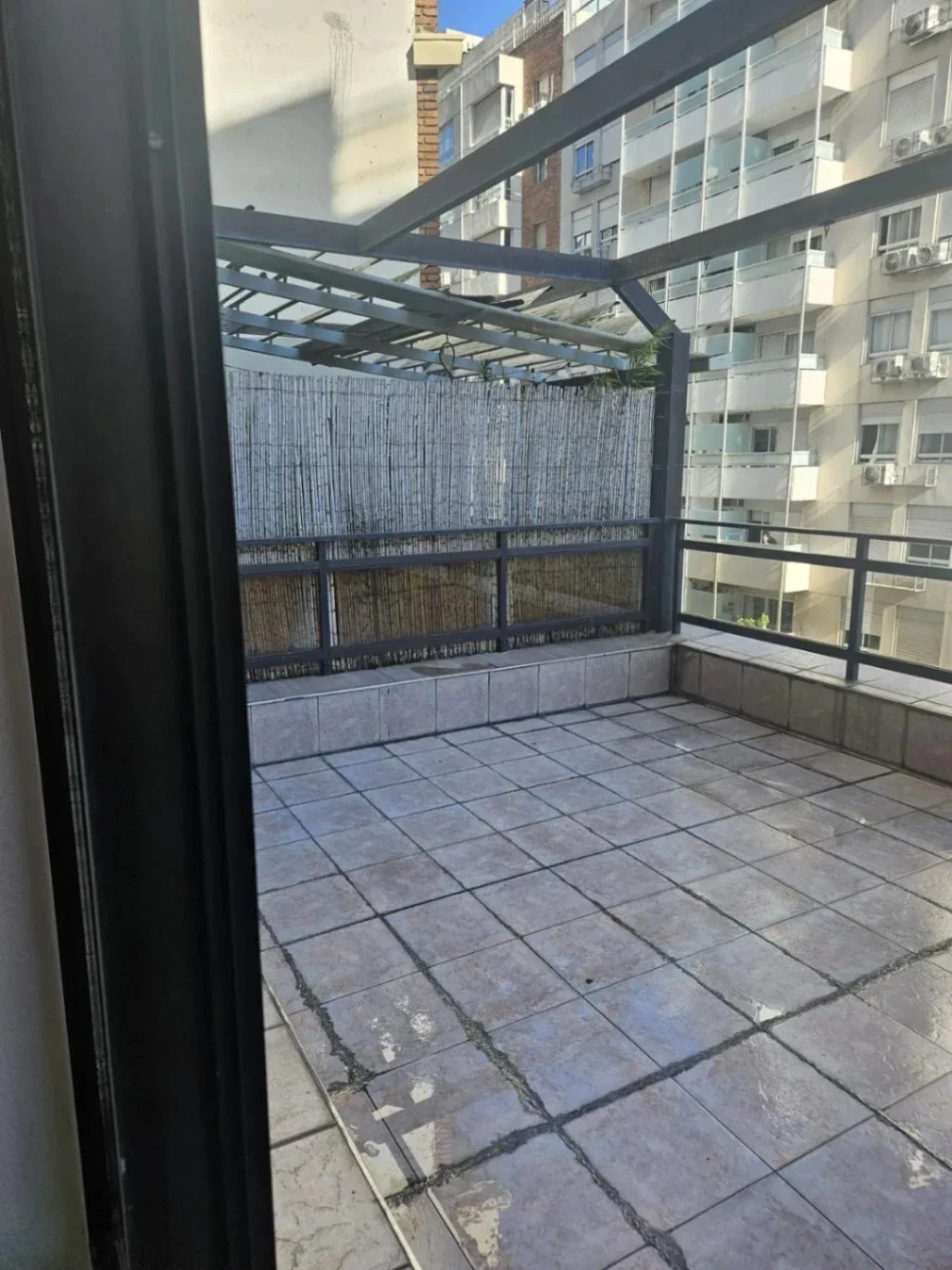 ALQUILER APARTAMENTO UN DORMITORIO, AMPLIA TERRAZA EN TRES CRUCES - Imagen 2