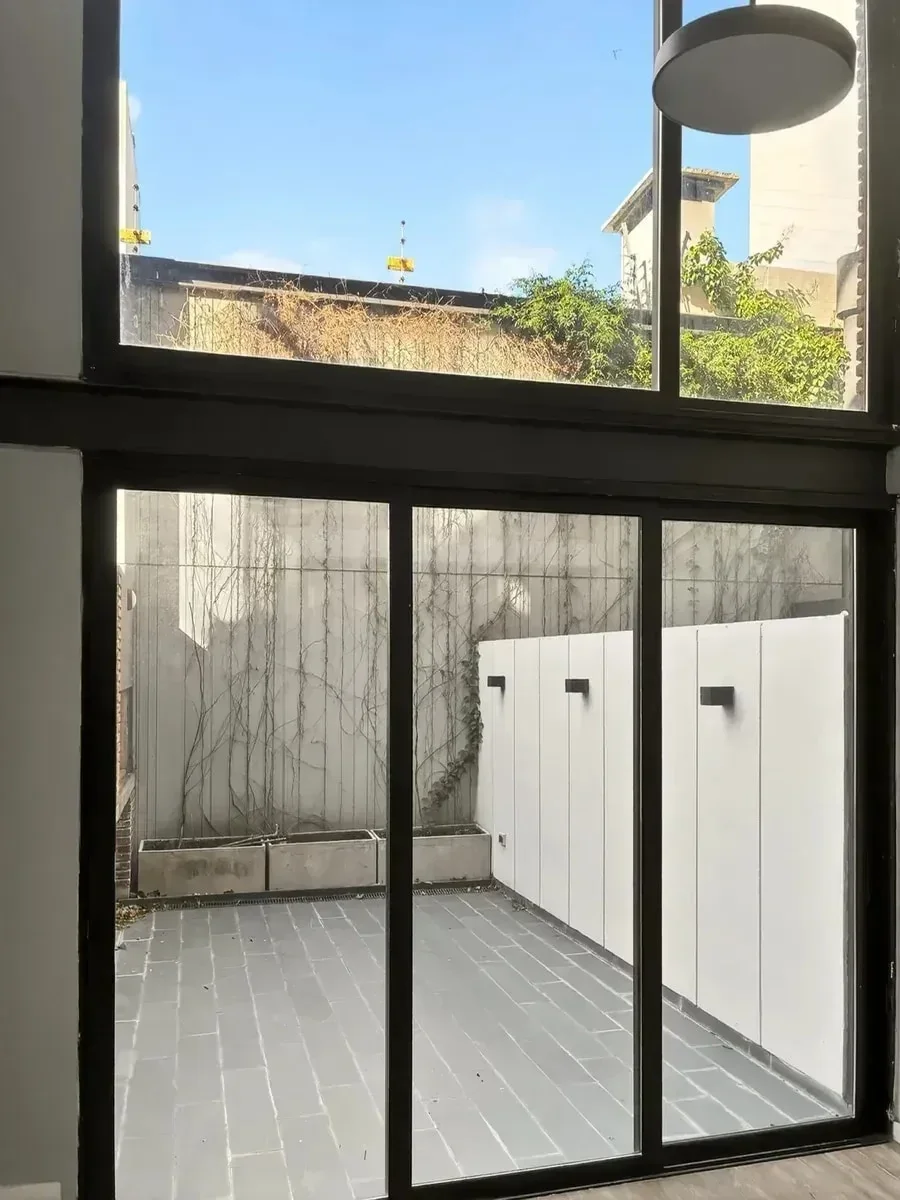 ALQUILER APARTAMENTO UN DORMITORIO TIPO LOFT, PARRILLERO, COCHERA PUNTA CARRETAS - Imagen 4
