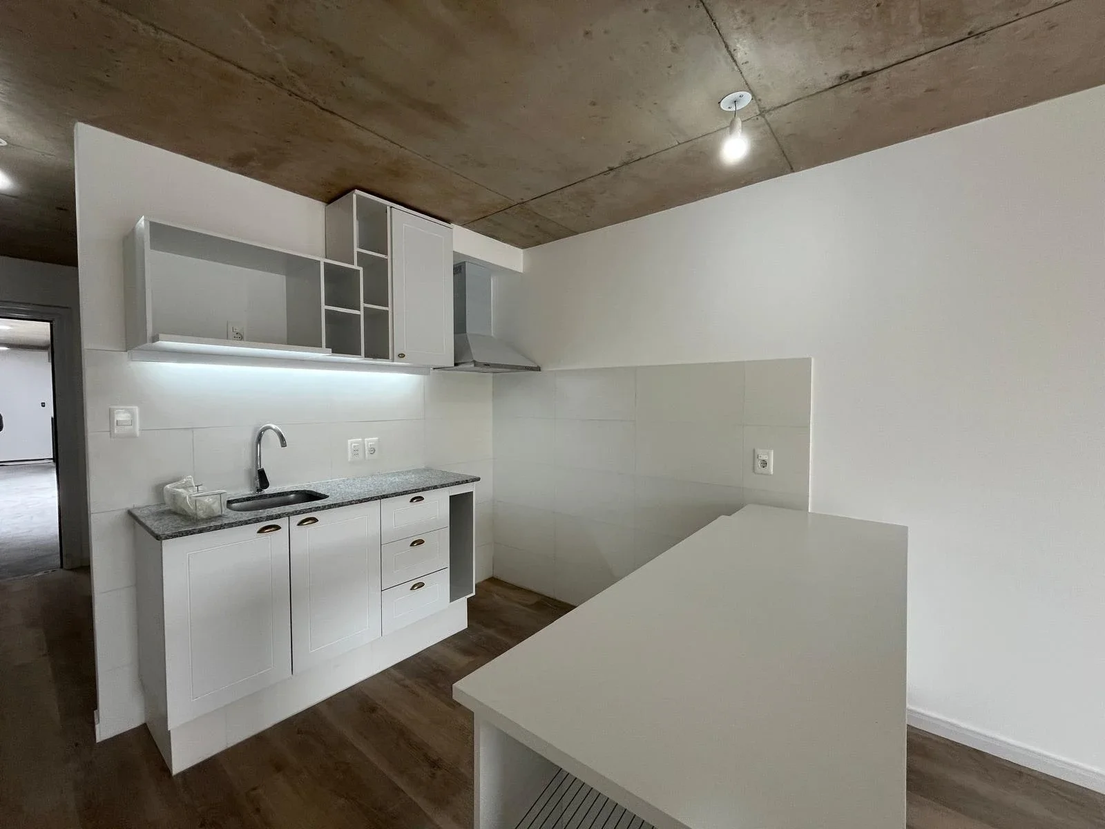 VENTA MONOAMBIENTE, BALCÓN MÁS TERRAZA A ESTRENAR - Imagen 3