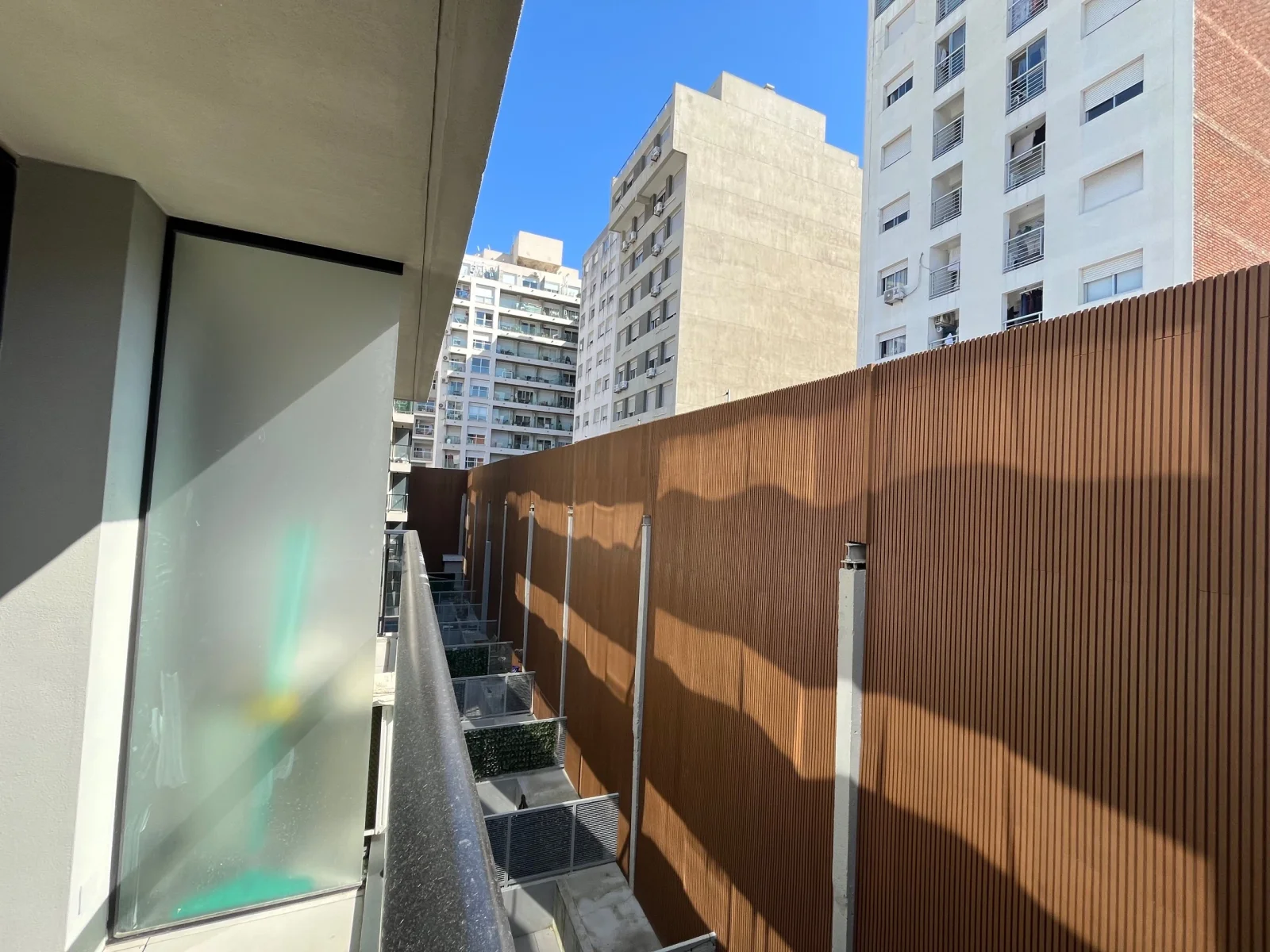ALQUILER MONOAMBIENTE CON BALCÓN EN CORDÓN SUR OPC. GARAJE - Imagen 3