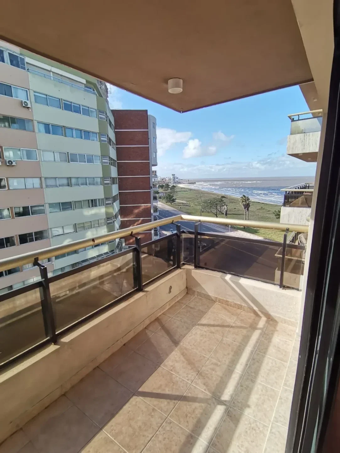 Apartamento en alquiler en Malvin - Imagen 2