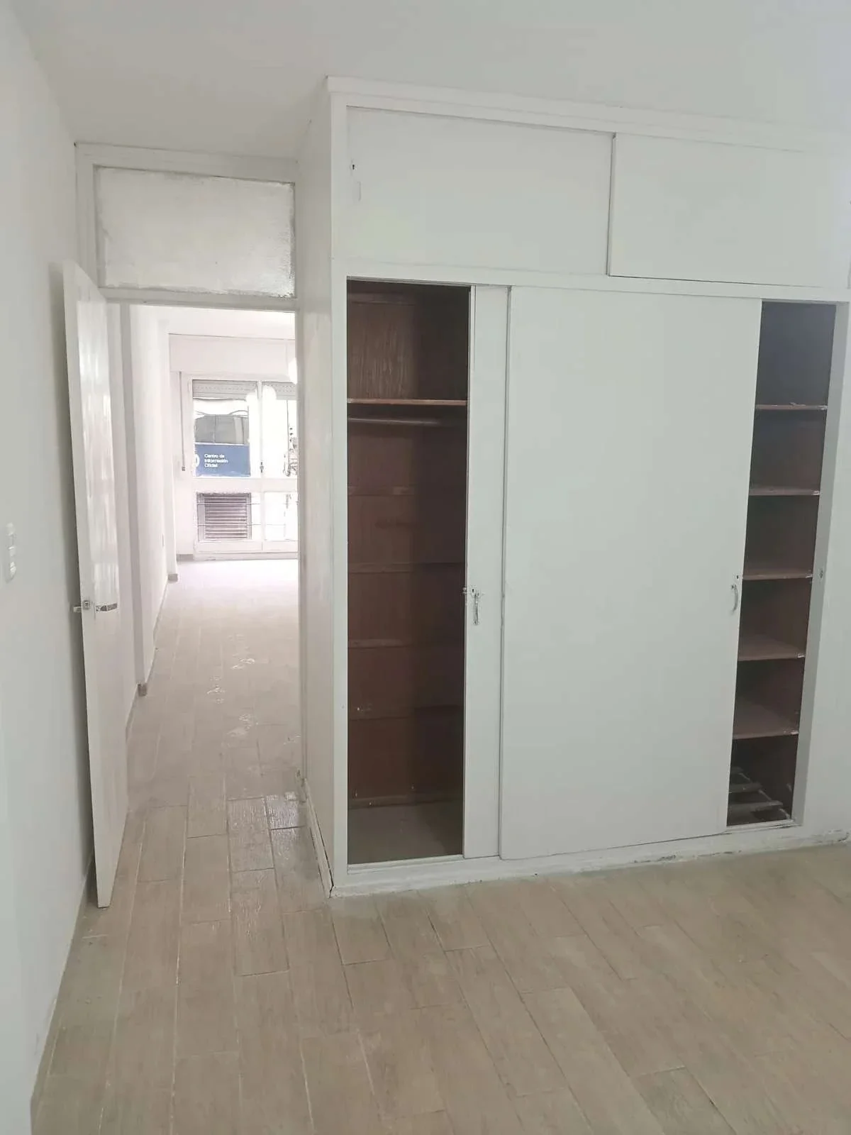 ALQUILER APARTAMENTO UN DORMITORIO, PATIO EN EL CENTRO - Imagen 5