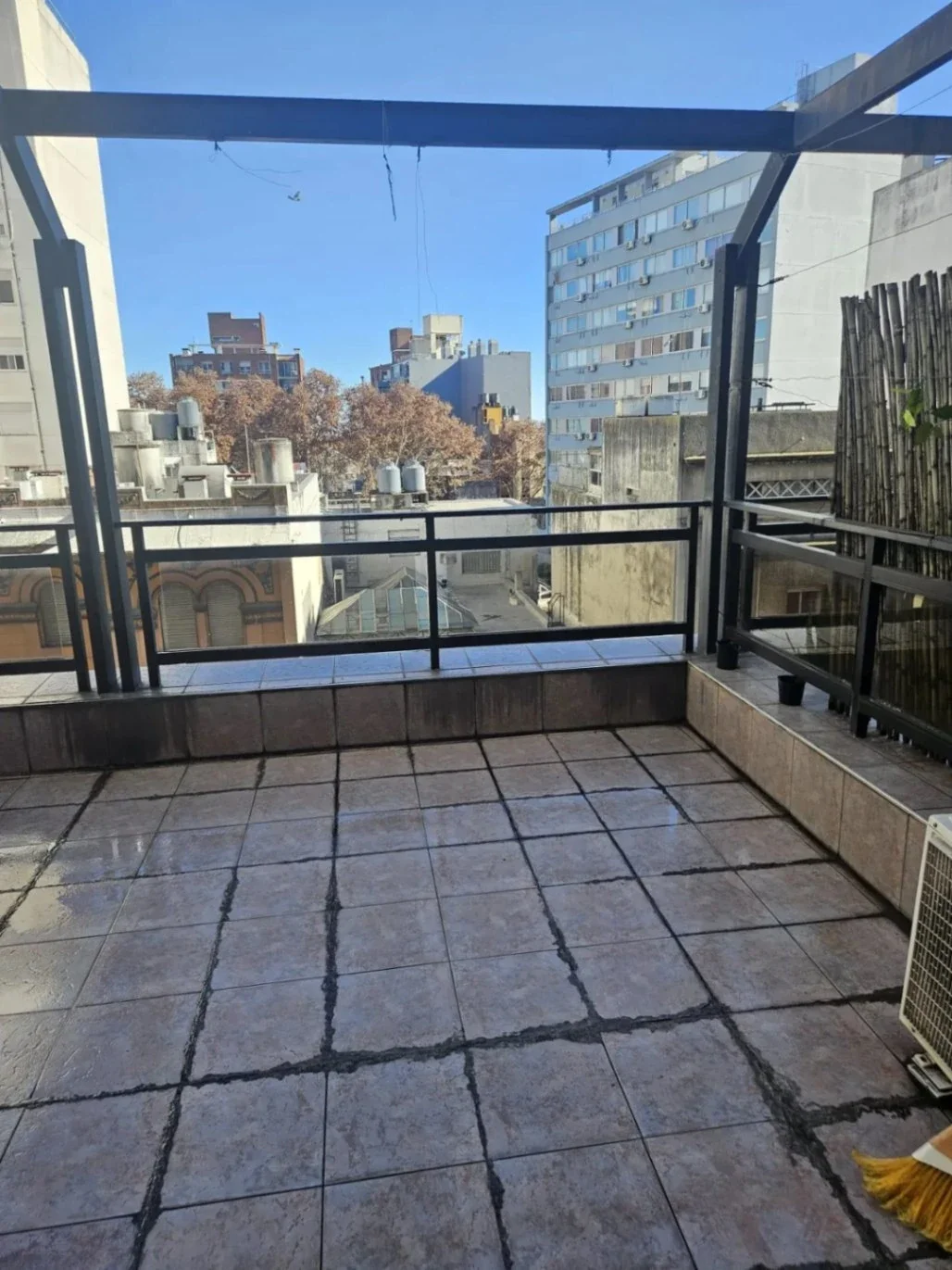 ALQUILER APARTAMENTO UN DORMITORIO, AMPLIA TERRAZA EN TRES CRUCES - Imagen 3