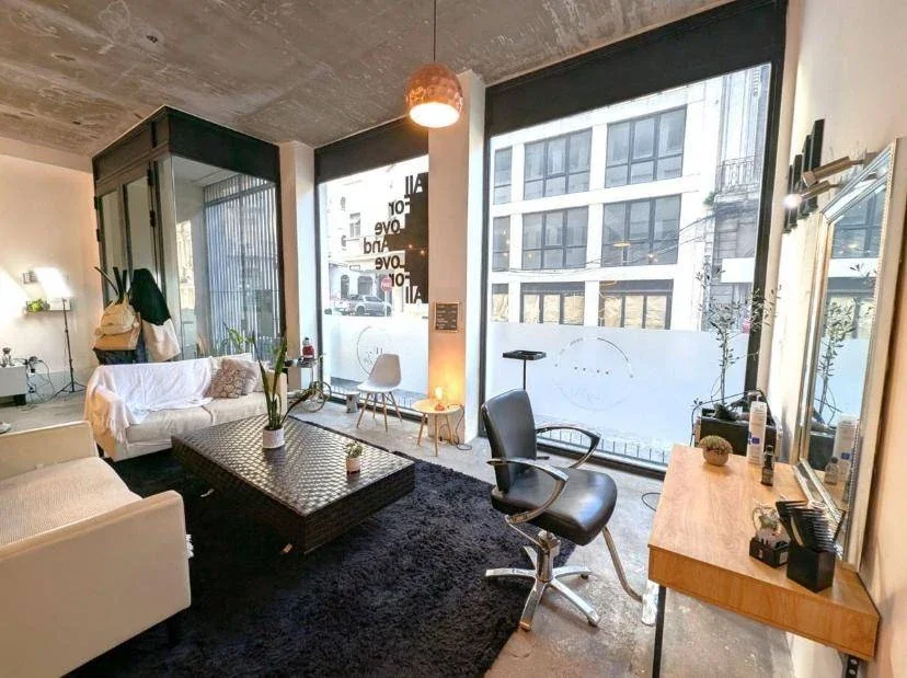 Local comercial en excelente punto | Amplio, moderno y con gran vidriera - Imagen 3