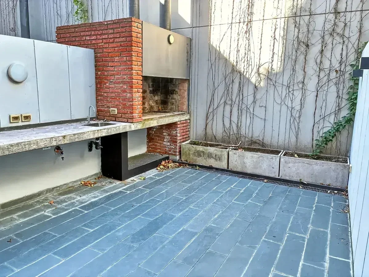 ALQUILER APARTAMENTO UN DORMITORIO TIPO LOFT, PARRILLERO, COCHERA PUNTA CARRETAS - Imagen 5