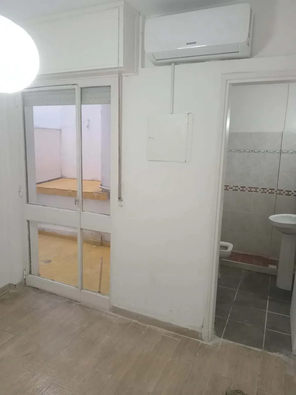 ALQUILER APARTAMENTO UN DORMITORIO, PATIO EN EL CENTRO - Imagen 4