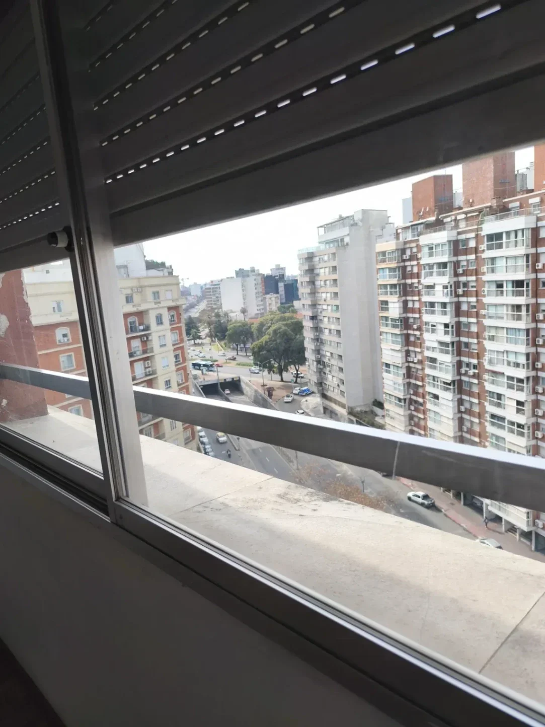 Apartamento en alquiler en Tres Cruces - Imagen 2