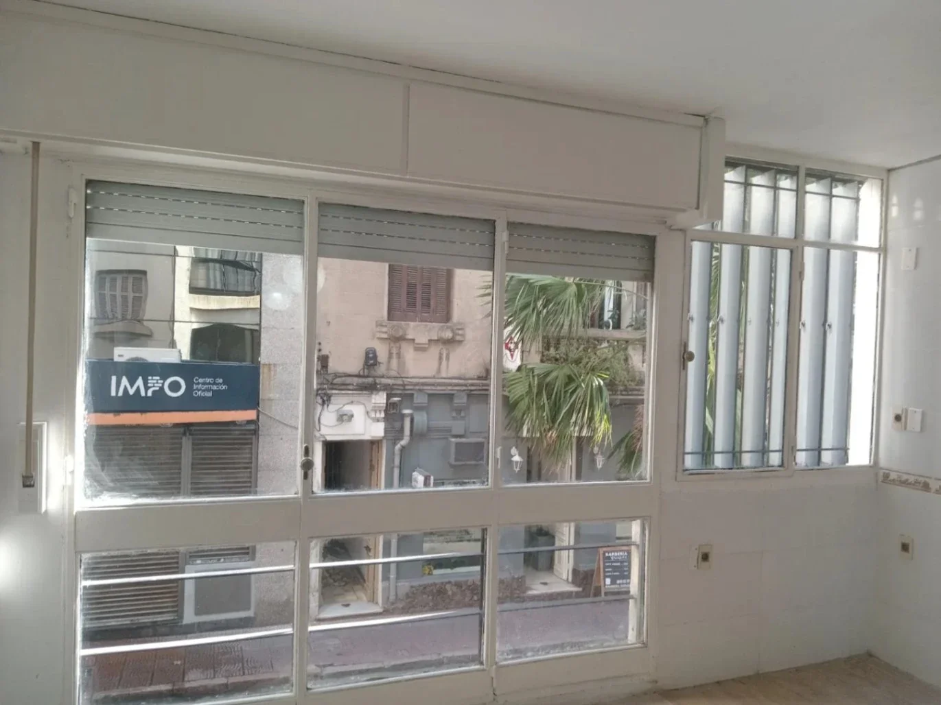ALQUILER APARTAMENTO UN DORMITORIO, PATIO EN EL CENTRO - Imagen 1
