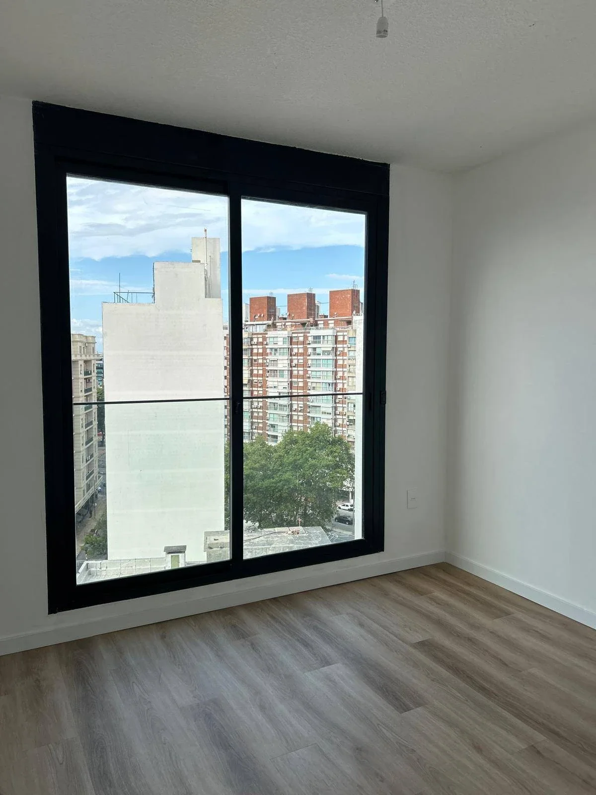 Apartamento en alquiler en Tres Cruces - Imagen 2