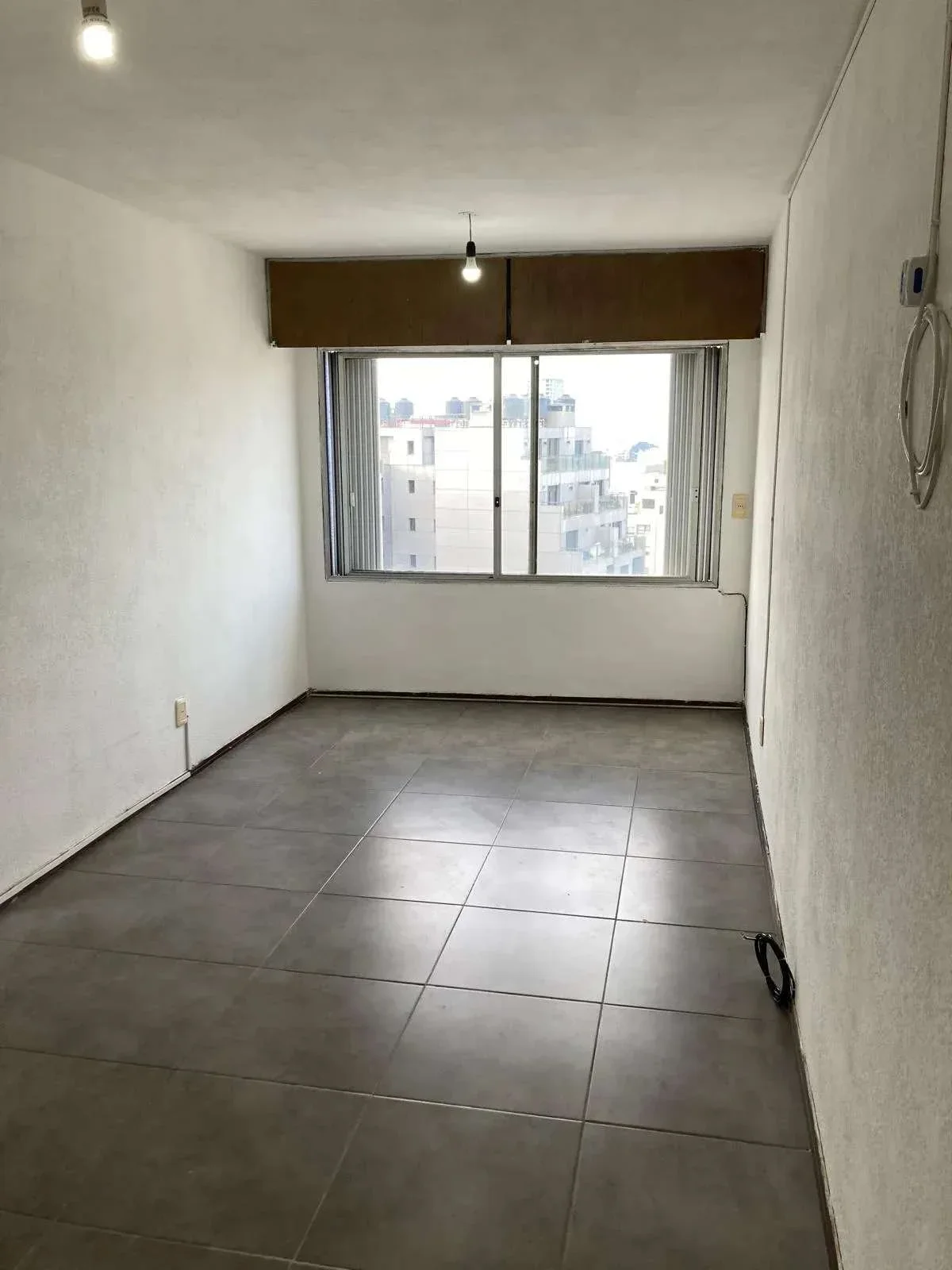 ALQUILER MONOAMBIENTE EN CORDÓN SOBRE 18 DE JULIO - Imagen 1