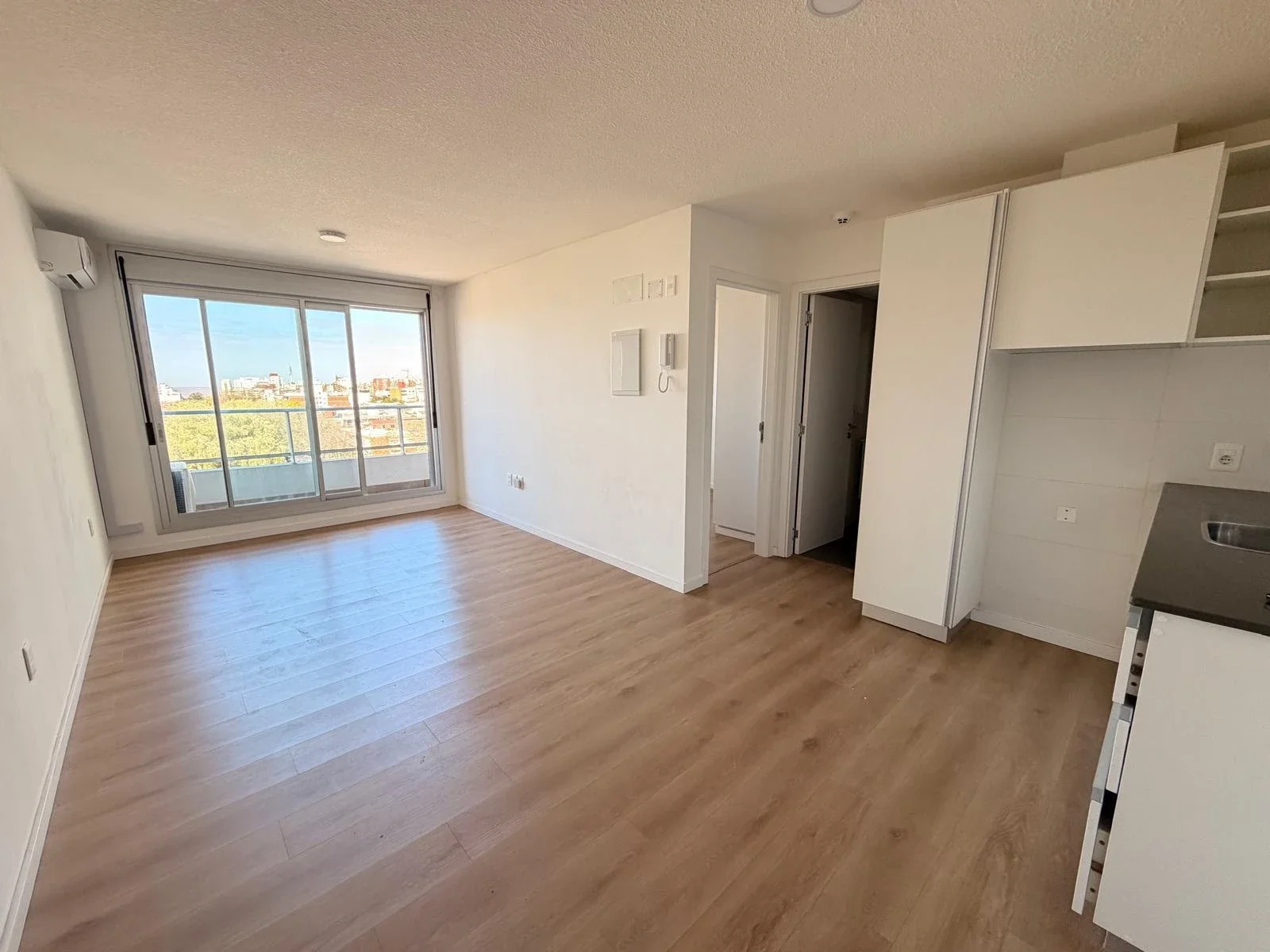 Apto de 1 dormitorio en venta en Malvín – Piso alto con terraza y vista - Imagen 1
