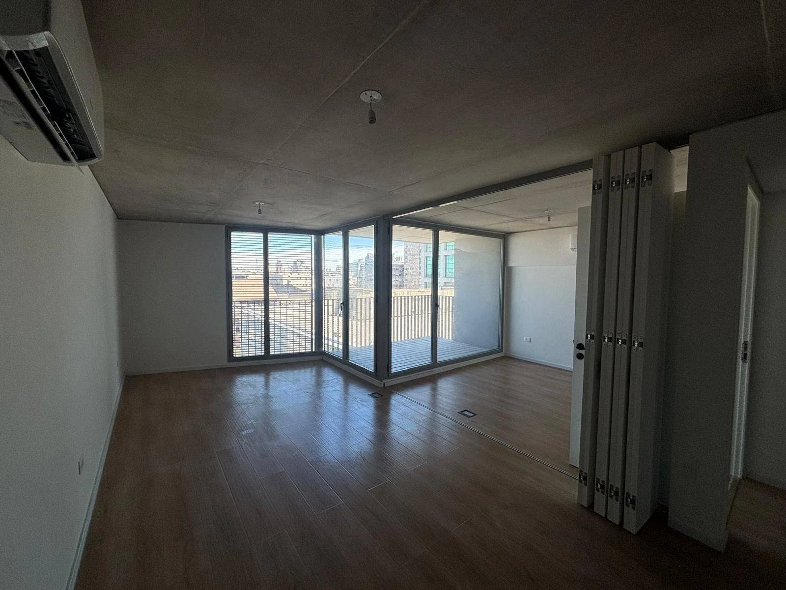 ALQUILER APARTAMENTO UN DORMITORIO, BALCÓN, PISCINA - Imagen 1