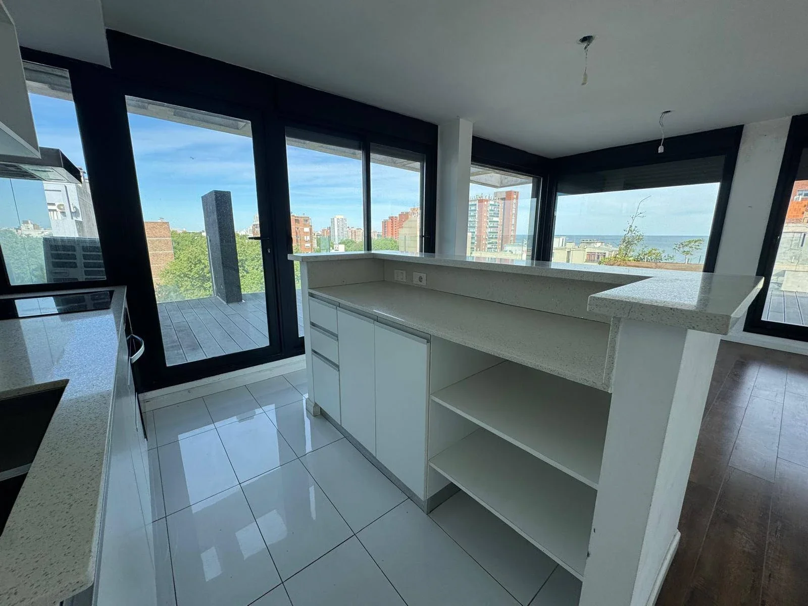 ALQUILER APARTAMENTO 2 DORMITORIOS, AMPLIA TERRAZA - Imagen 5