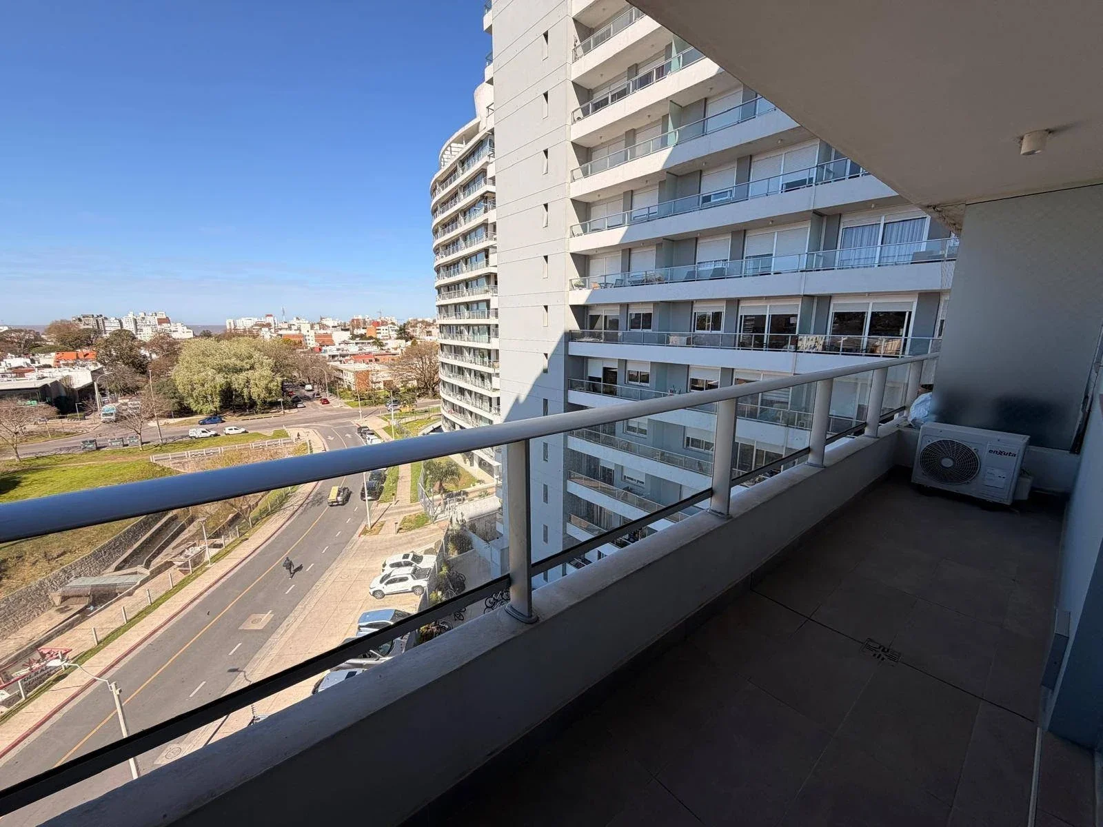 Apto de 1 dormitorio en venta en Malvín – Piso alto con terraza y vista - Imagen 2