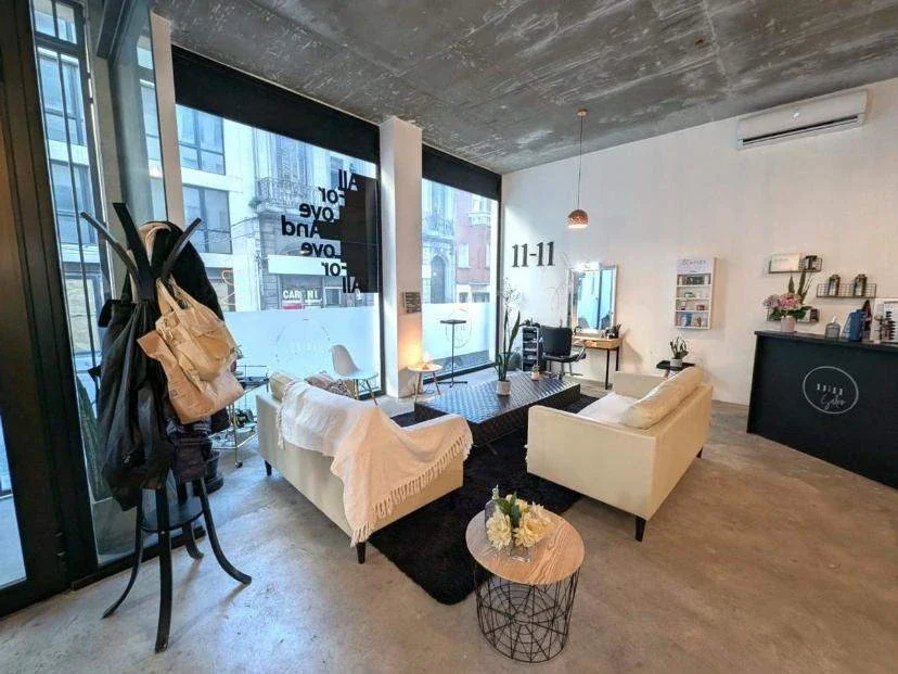 Local comercial en excelente punto | Amplio, moderno y con gran vidriera - Imagen 2
