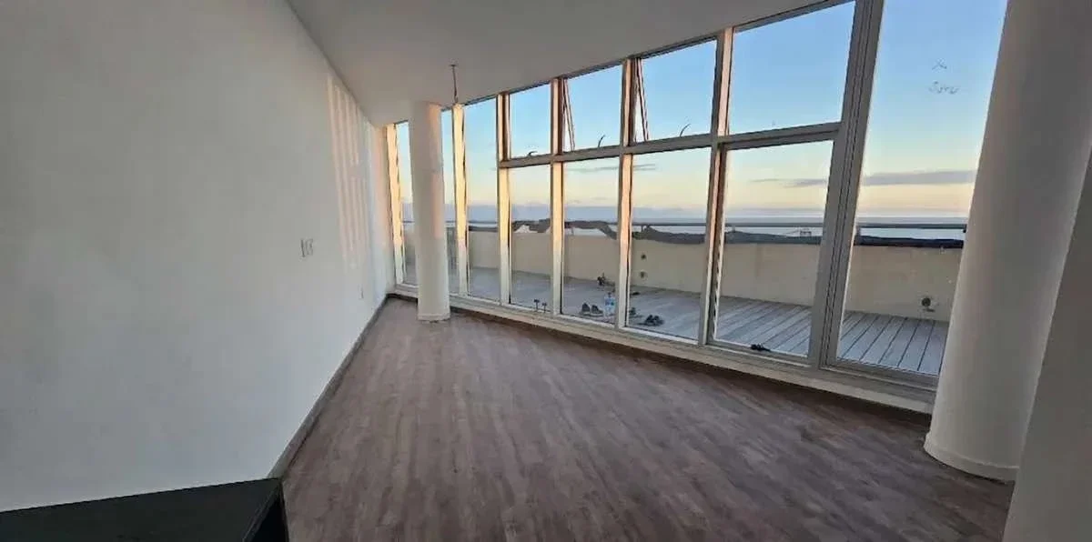 ALQUILER APARTAMENTO UN DORMITORIO, TERRAZA EN CIUDAD VIEJA FRENTE A LA RAMBLA - Imagen 2