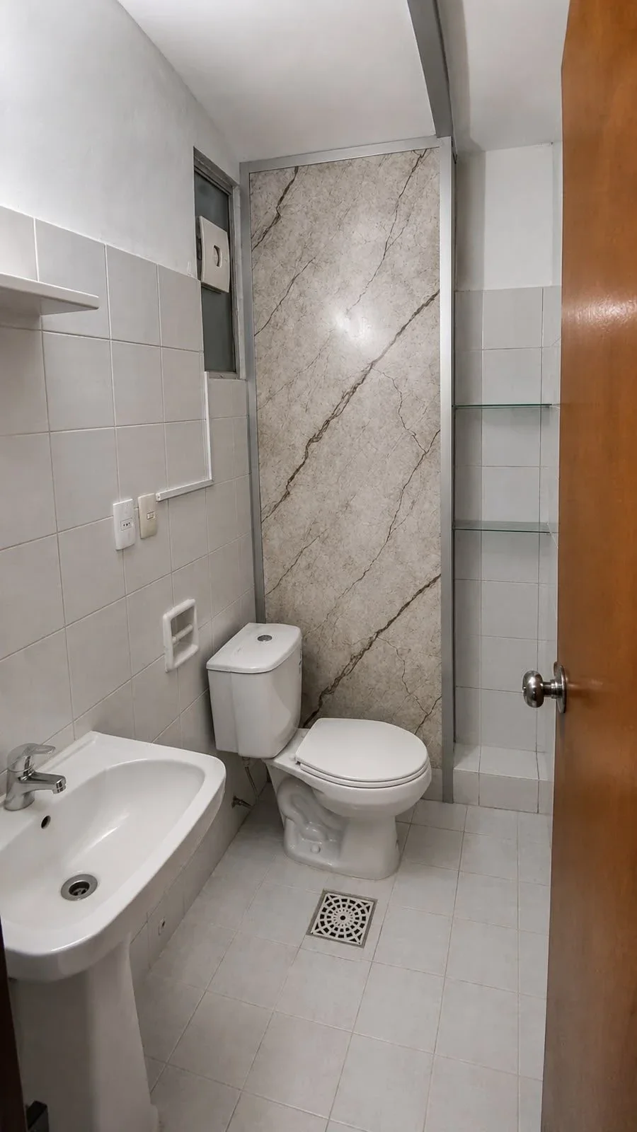 VENTA APARTAMENTO RECICLADO, TRES DORMITORIOS EN COLÓN - Imagen 4