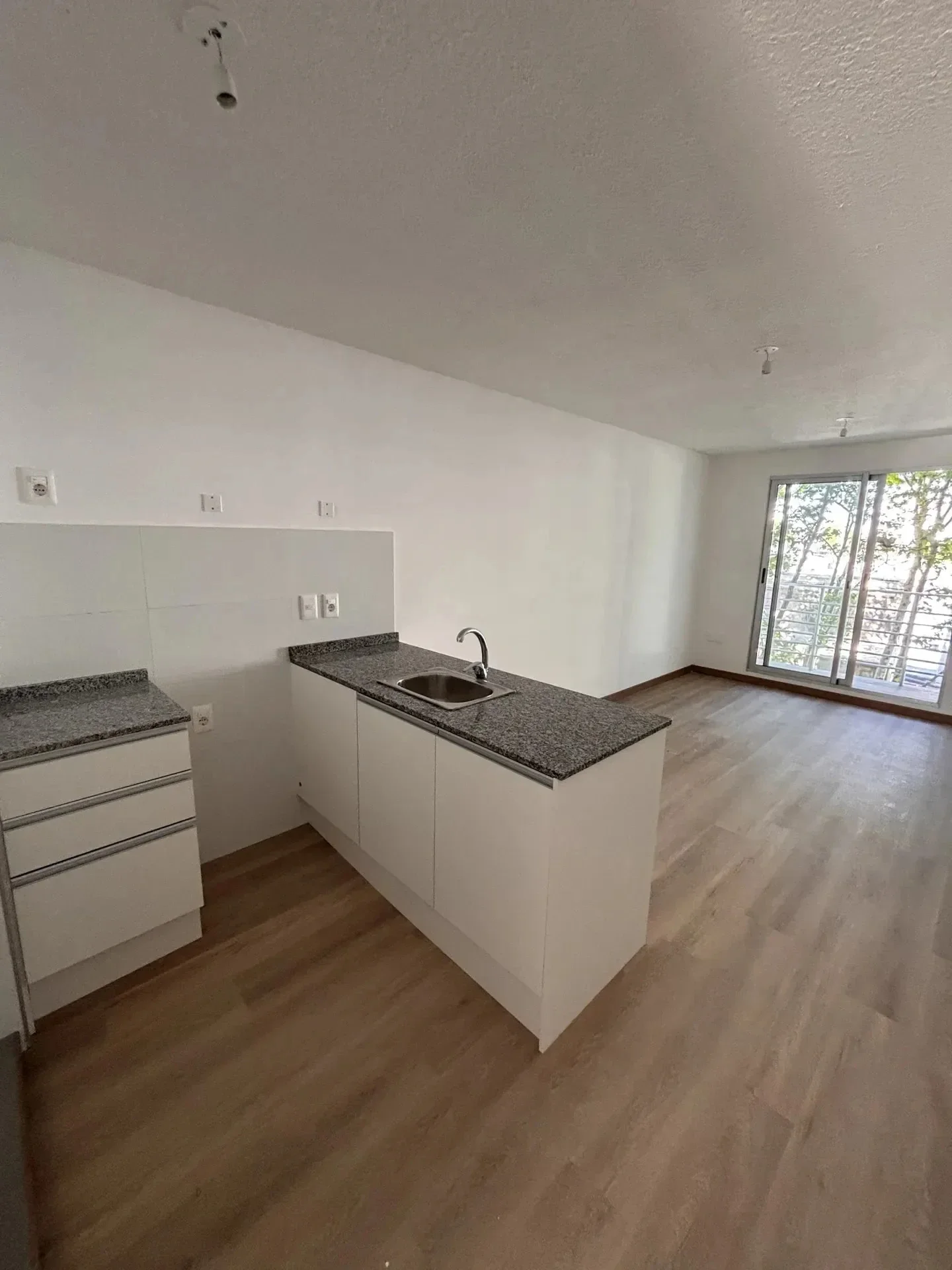 ALQUILER APARTAMENTO UN DORMITORIO A ESTRENAR - Imagen 1