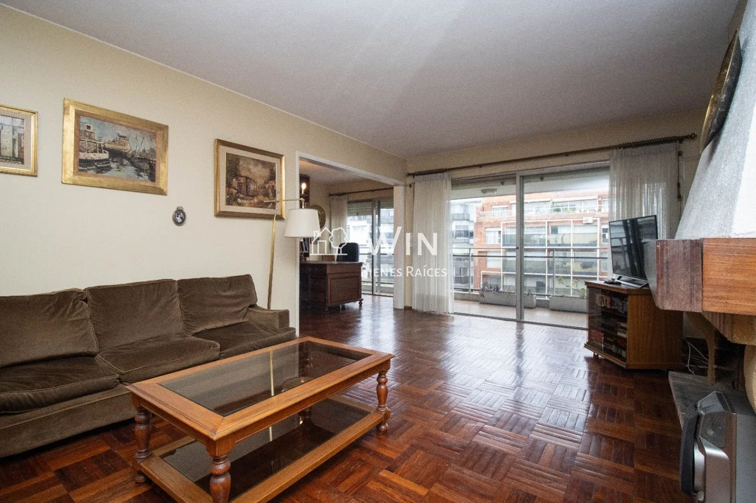 Venta Apartamento 4 Dormitorios, Escritorio, Servicio y Garaje doble en Pocitos - Imagen 2