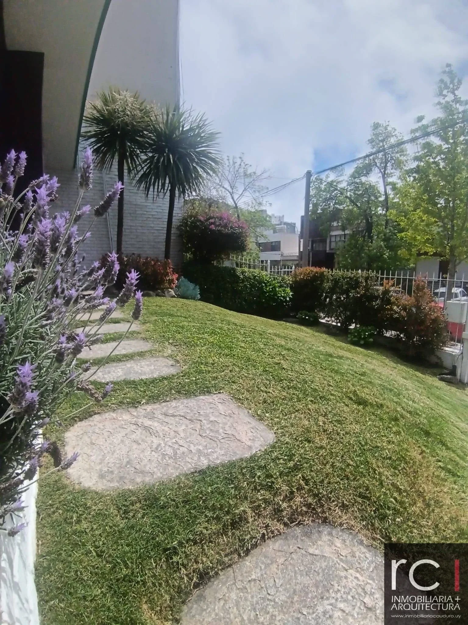 Casa en venta c/ cochera en Parque Batlle - Imagen 2