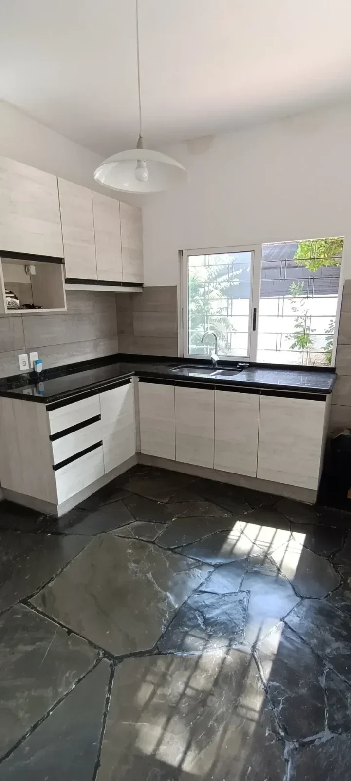 Alquiler Casa 2 Dormitorios 1 baño, Carrasco Norte con cochera - Imagen 2