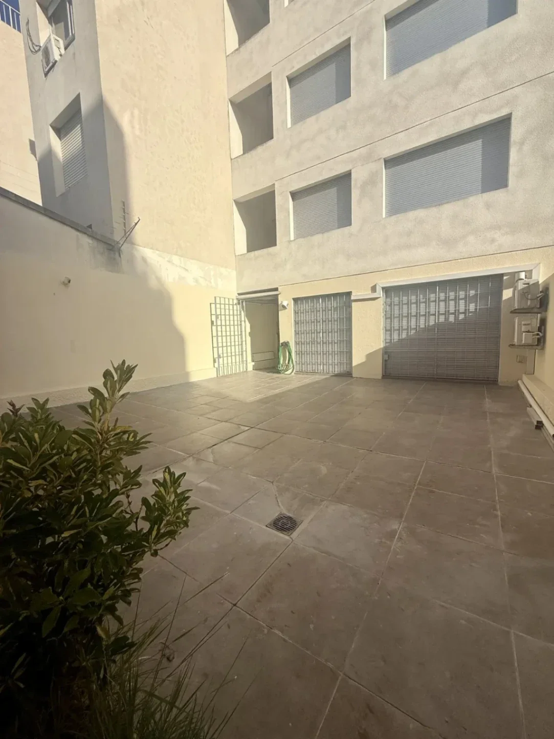 Venta Apartamento 2 Dormitorios 2 baños, Malvín frente a la rambla, con cochera - Imagen 2