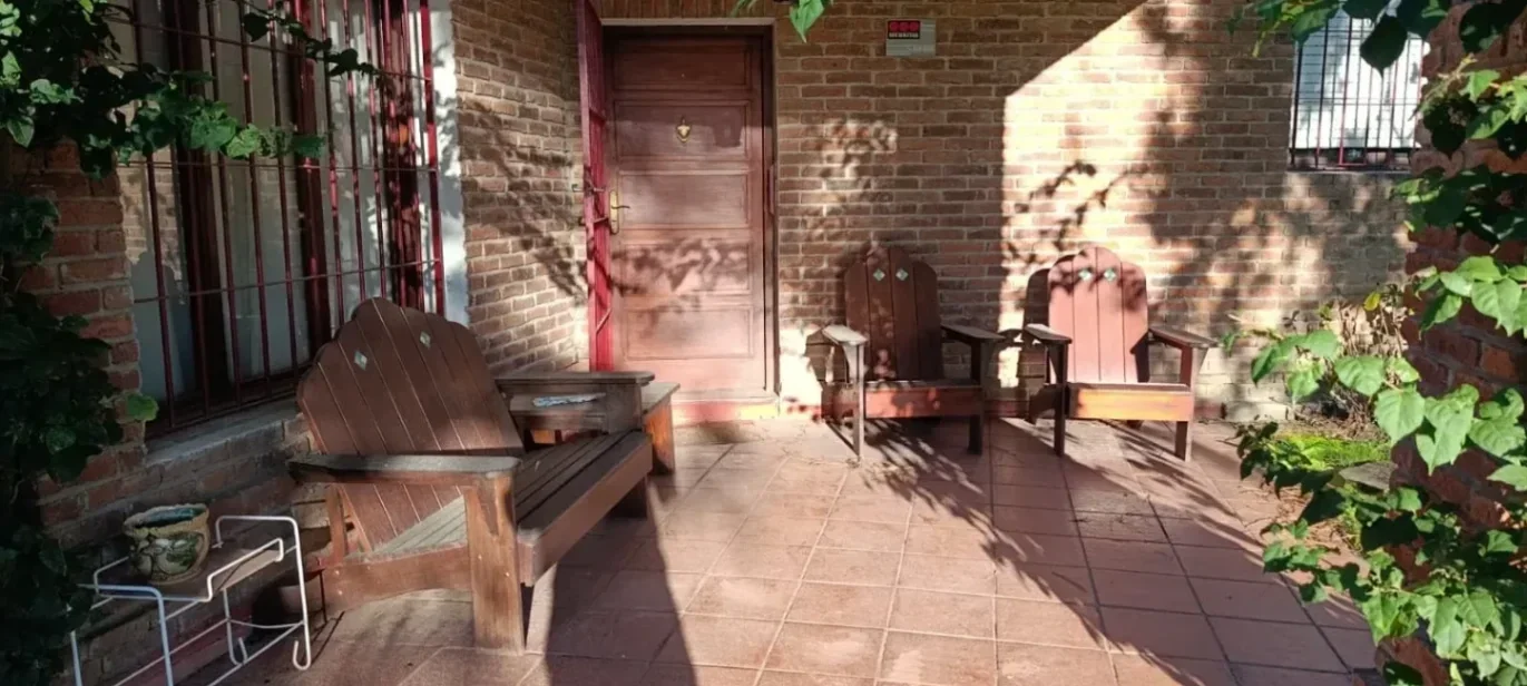 Venta Casa 4 Dormitorios 2 baños, El Pinar con cochera - Imagen 4