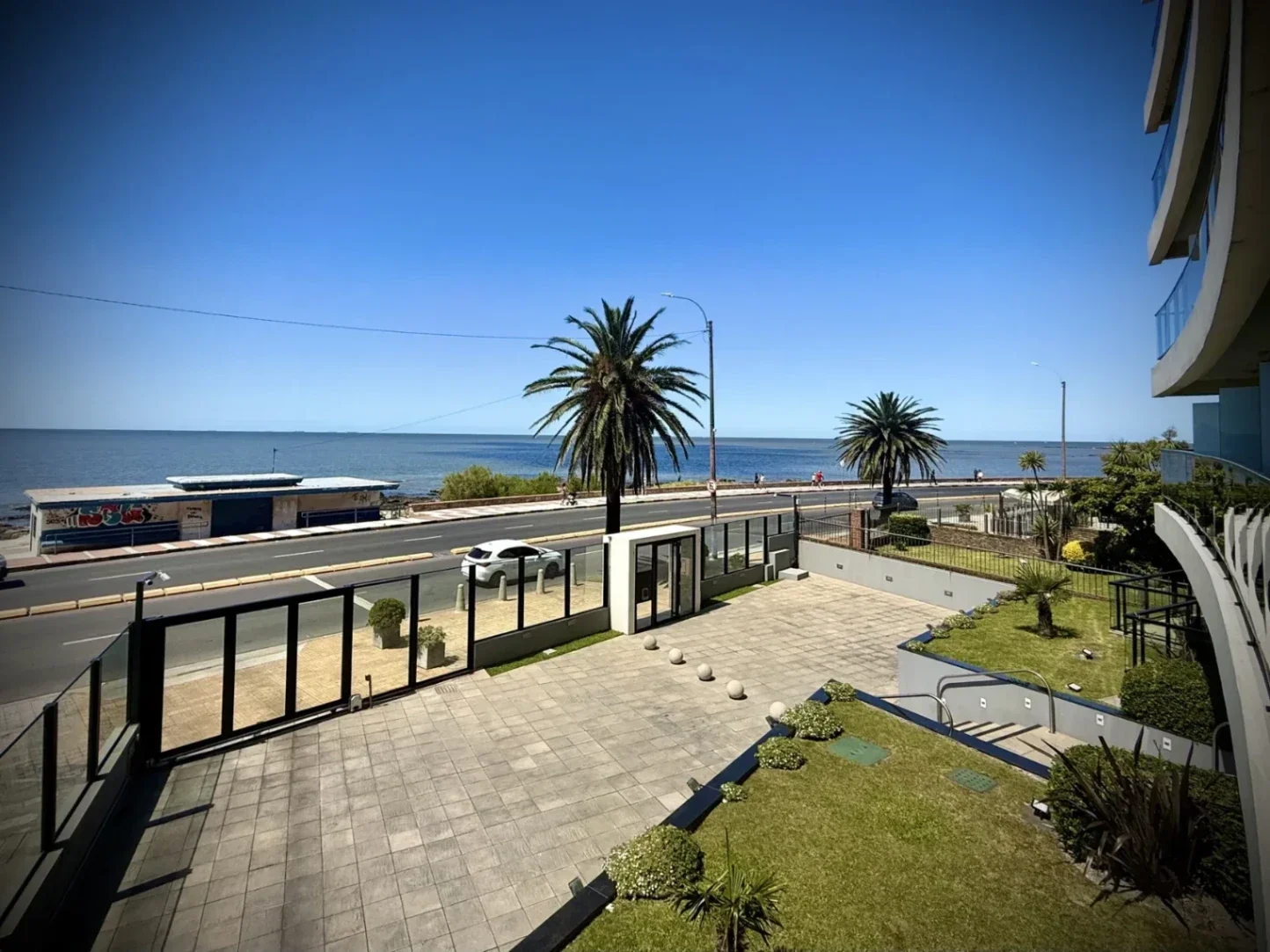 Venta Apartamento 2 Dormitorios 2 baños, Malvín frente a la rambla, con cochera - Imagen 4